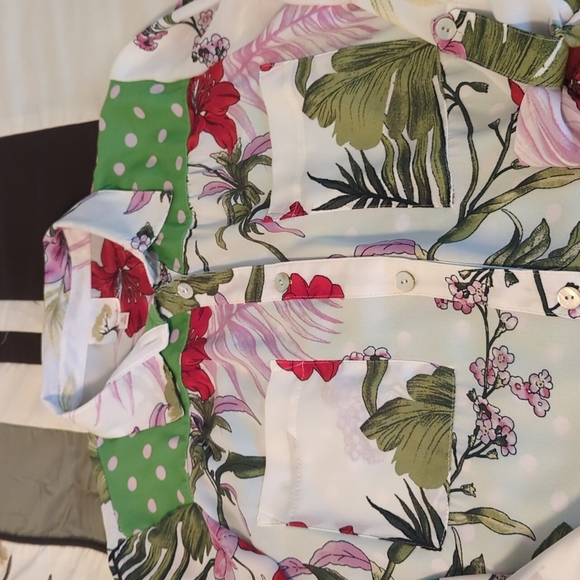 2/$10 Fig & Flower polka dot & floral print blouse - Picture 2 of 6